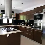 Villa Black White Dassia